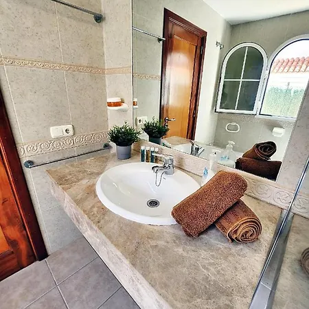 Villa Amarillo Golf House *